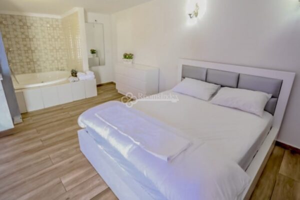 מקום בחוף הירוק