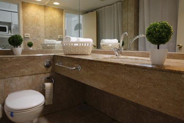 אהבה מול הנוף