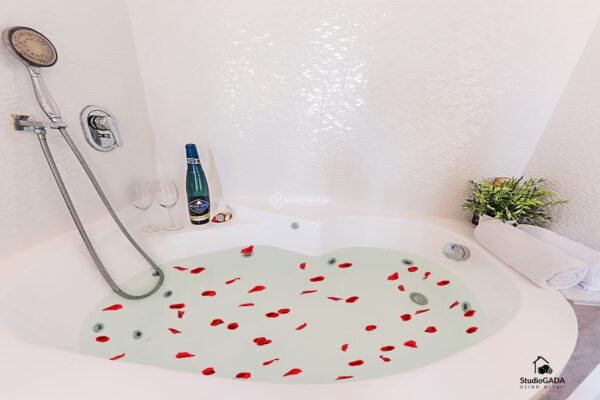 אהבה על שפת הכנרת