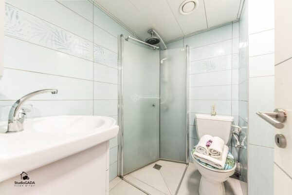 אהבה על שפת הכנרת