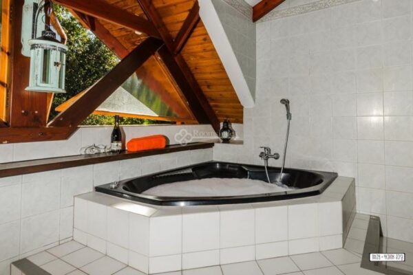 בית עץ עם נוף לכנרת