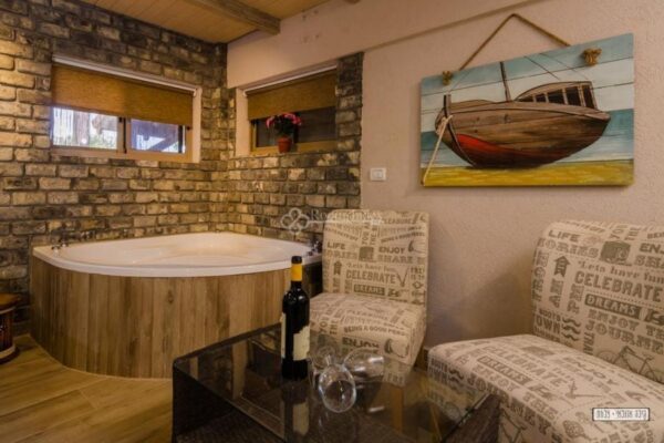 בית עץ עם נוף לכנרת