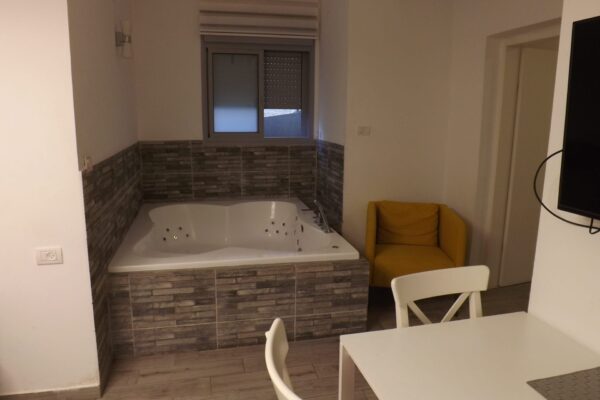 אהבה בשחקים נווה שאנן