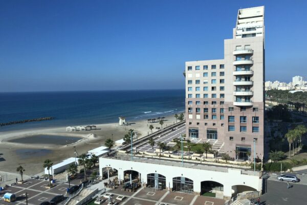 רומנטיקה מול הים