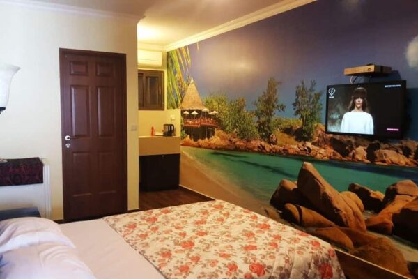 בין עצי הזית – מחלף לטרון