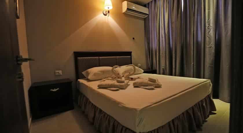 מלון האוס בפתח תקווה