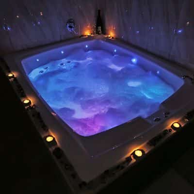 מלון האוס בפתח תקווה