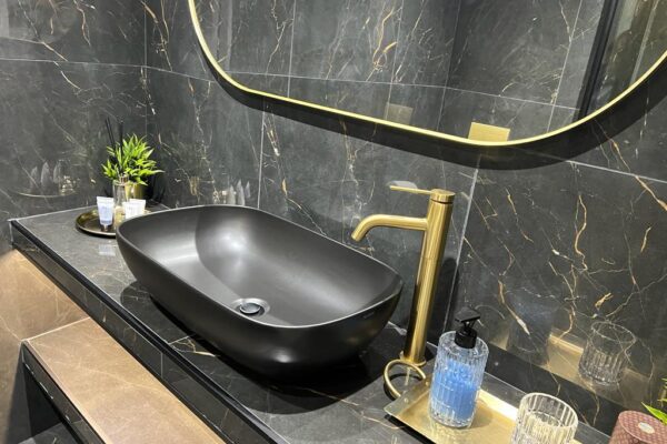 אהבה בקיסריה