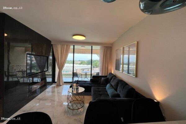 אהבה בקיסריה