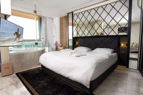 גולדן פלייס