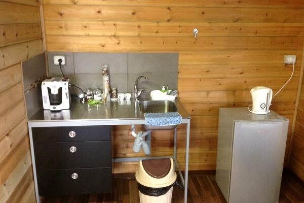 הבקתה המגניבה באקליפטוסים