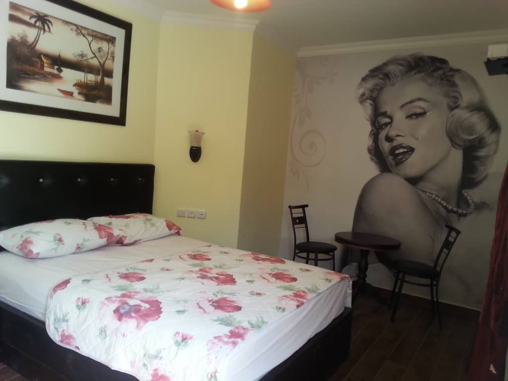 בין עצי הזית – מחלף לטרון