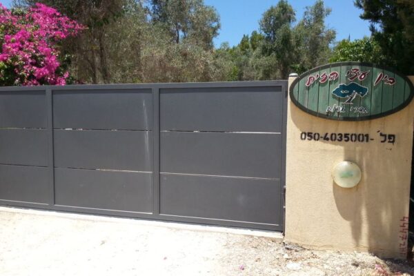 בין עצי הזית – מחלף לטרון