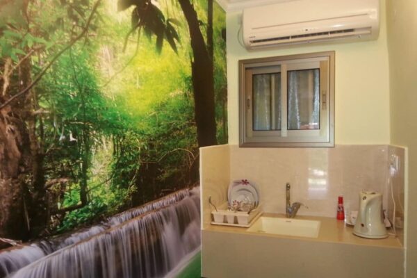 בין עצי הזית – מחלף לטרון