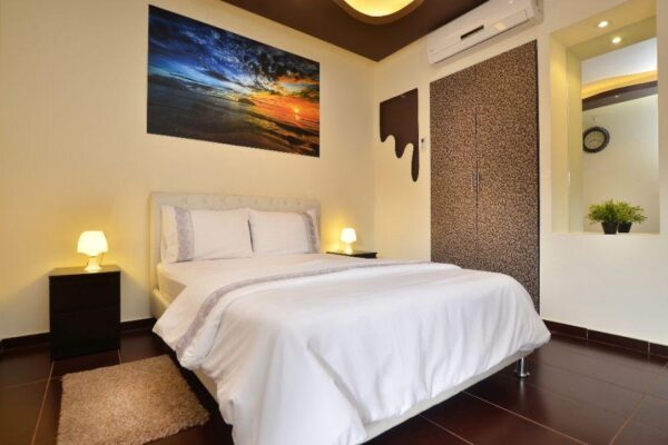 גולדן פלייס