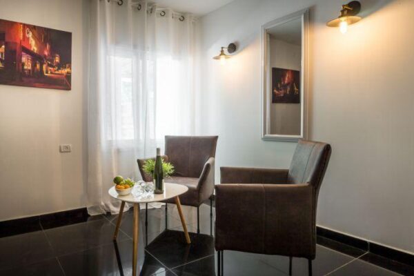 חדרי אירוח הינומה