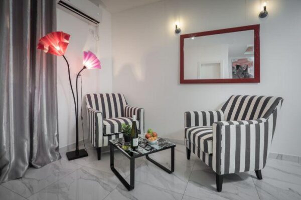 חדרי אירוח הינומה