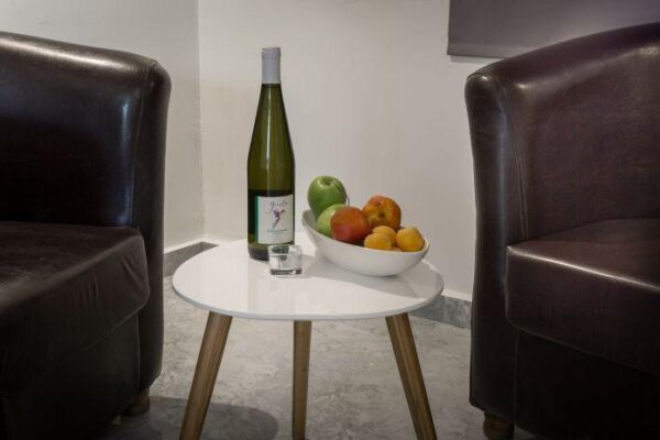 חדרי אירוח הינומה