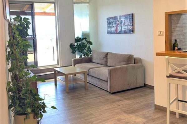 נגיעה מול הים