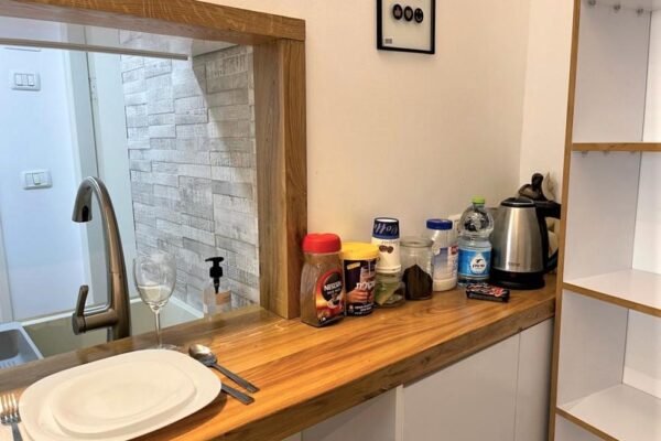 נגיעה מול הים