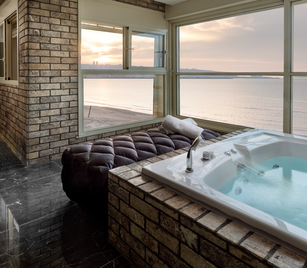 פנינה מול הים