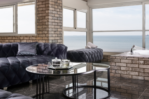 פנינה מול הים