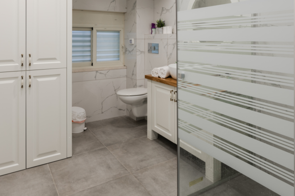 פנינה מול הים