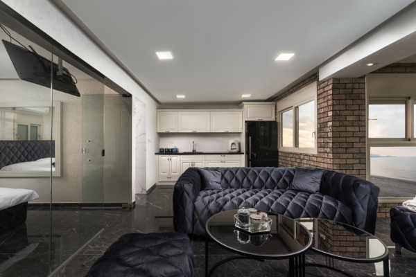 פנינה מול הים