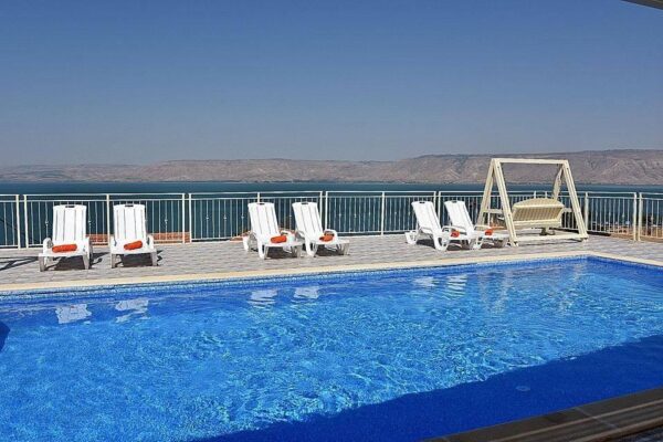 רומנטי מול החוף