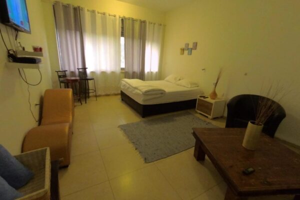 חדר אינטימי להשכרה בנשר