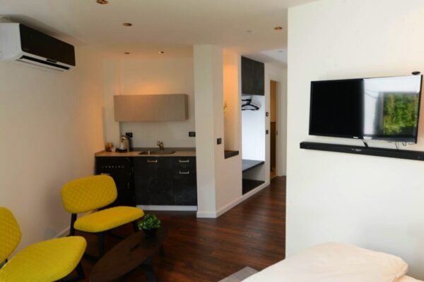 חדרי אירוח פרטיים בבית ינאי