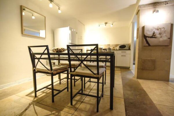 חדר מפואר במרחק נגיעה מהים