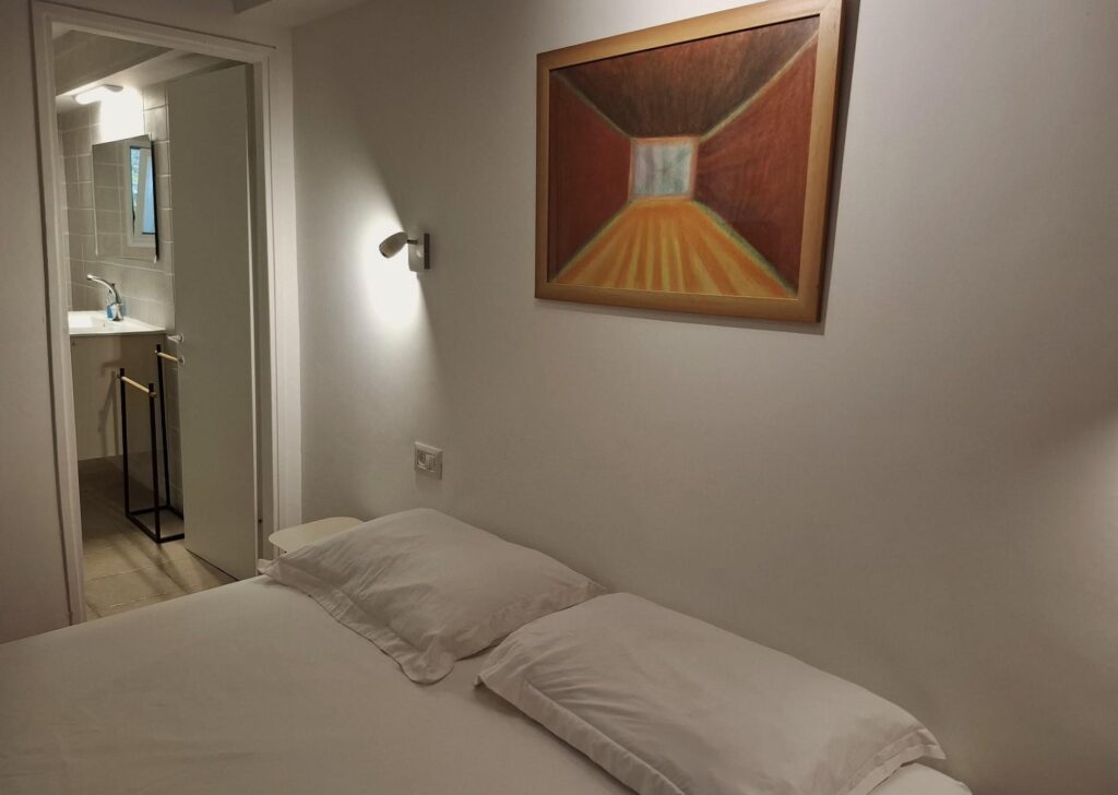 אירוח רומנטי בכפר ורדים – חדר אלונה